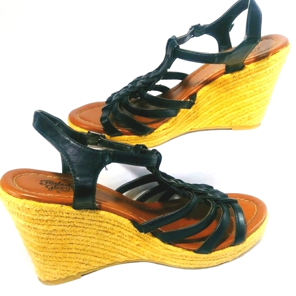 Strappy wedge sandals - Picture 4 of 15